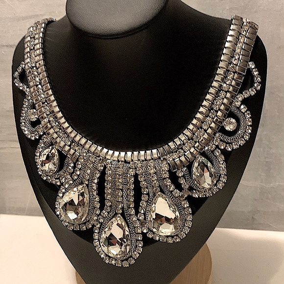 Old Hollywood Glam Bib Necklace - Picture 12 of 12
